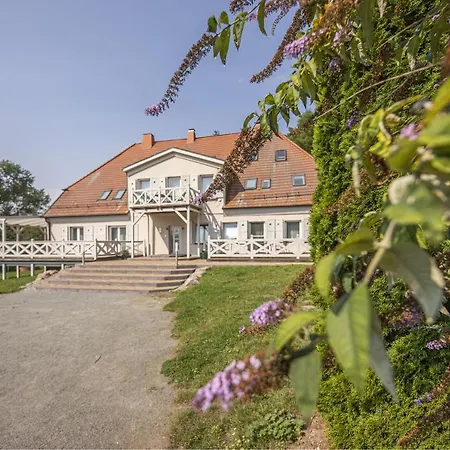 Ruhig Und Idyllische Lage, Strandnah, Gratis Nutzung Vom Ahoi Erlebnisbad Und Sauna In Sellin- Gutshaus Silvitz 04 *