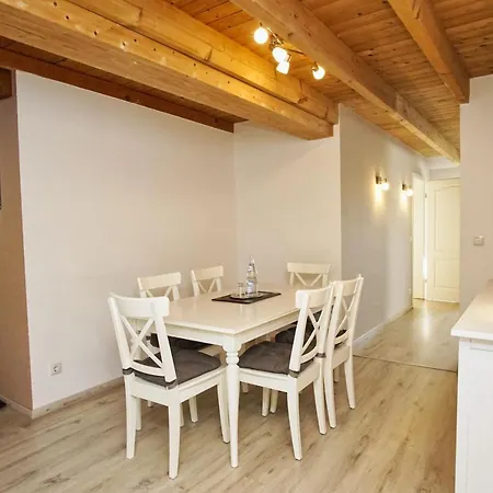 Apartment Ruhig Und Idyllische Lage, Strandnah, Gratis Nutzung Vom Ahoi Erlebnisbad Und Sauna In Sellin- Gutshaus Silvitz 04
