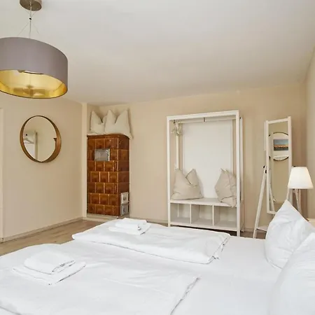 Ruhig Und Idyllische Lage, Strandnah, Gratis Nutzung Vom Ahoi Erlebnisbad Und Sauna In Sellin- Gutshaus Silvitz 04 Bergen Auf Rugen