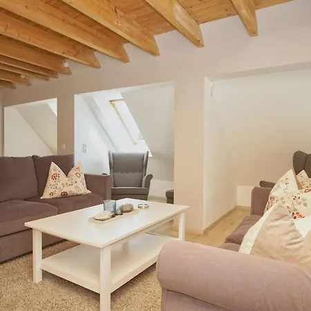 Apartment Ruhig Und Idyllische Lage, Strandnah, Gratis Nutzung Vom Ahoi Erlebnisbad Und Sauna In Sellin- Gutshaus Silvitz 04