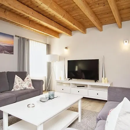Apartment Ruhig Und Idyllische Lage, Strandnah, Gratis Nutzung Vom Ahoi Erlebnisbad Und Sauna In Sellin- Gutshaus Silvitz 04