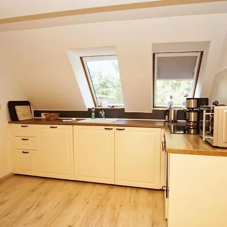 Apartment Ruhig Und Idyllische Lage, Strandnah, Gratis Nutzung Vom Ahoi Erlebnisbad Und Sauna In Sellin- Gutshaus Silvitz 04 *