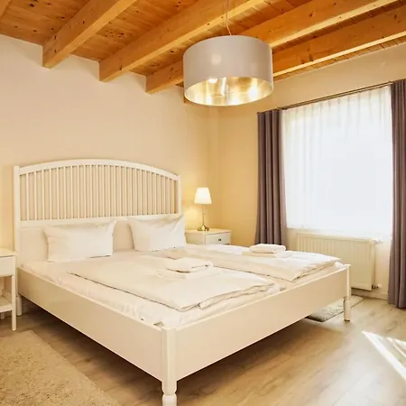 Apartment Ruhig Und Idyllische Lage, Strandnah, Gratis Nutzung Vom Ahoi Erlebnisbad Und Sauna In Sellin- Gutshaus Silvitz 04