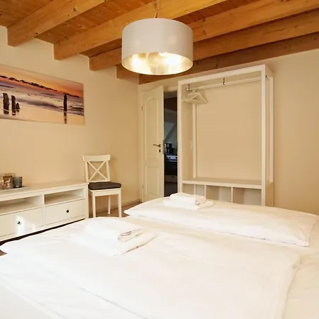 Ruhig Und Idyllische Lage, Strandnah, Gratis Nutzung Vom Ahoi Erlebnisbad Und Sauna In Sellin- Gutshaus Silvitz 04 Apartament *