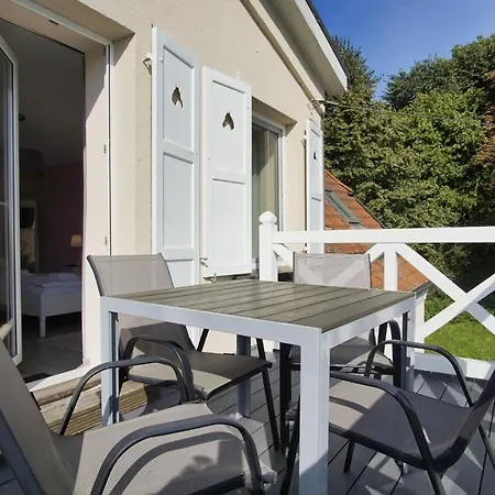 Ruhig Und Idyllische Lage, Strandnah, Gratis Nutzung Vom Ahoi Erlebnisbad Und Sauna In Sellin- Gutshaus Silvitz 04 *