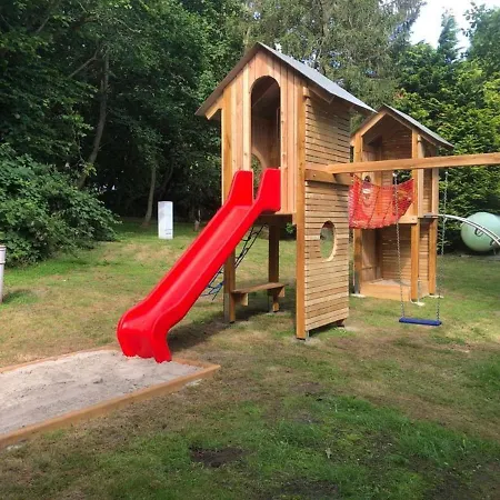 Ruhig Und Idyllische Lage, Strandnah, Gratis Nutzung Vom Ahoi Erlebnisbad Und Sauna In Sellin- Gutshaus Silvitz 04 Bergen Auf Rugen