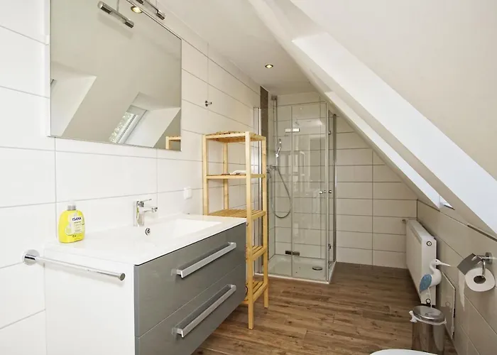 Appartamento Ruhig Und Idyllische Lage, Strandnah, Gratis Nutzung Vom Ahoi Erlebnisbad Und Sauna In Sellin- Gutshaus Silvitz 04 *