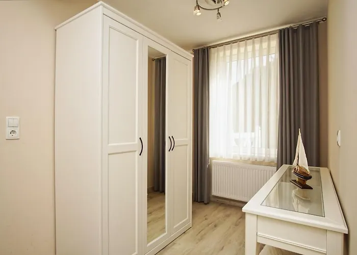 Appartamento Ruhig Und Idyllische Lage, Strandnah, Gratis Nutzung Vom Ahoi Erlebnisbad Und Sauna In Sellin- Gutshaus Silvitz 04