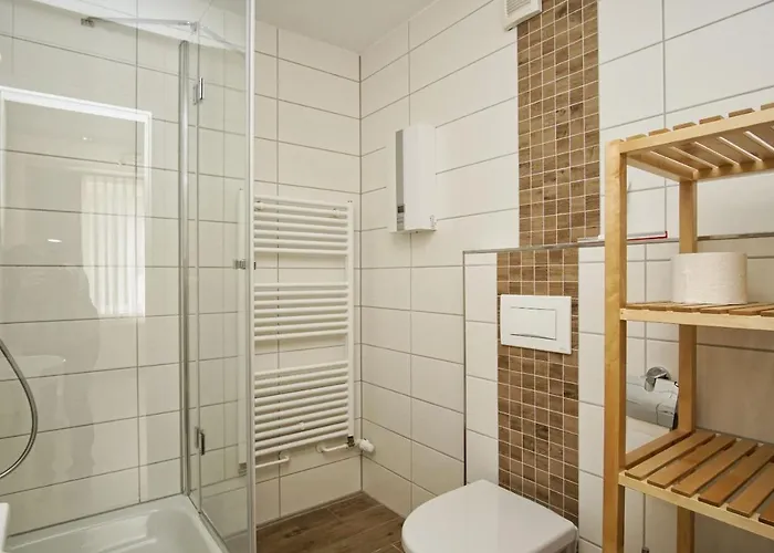 Ruhig Und Idyllische Lage, Strandnah, Gratis Nutzung Vom Ahoi Erlebnisbad Und Sauna In Sellin- Gutshaus Silvitz 04 Appartamento