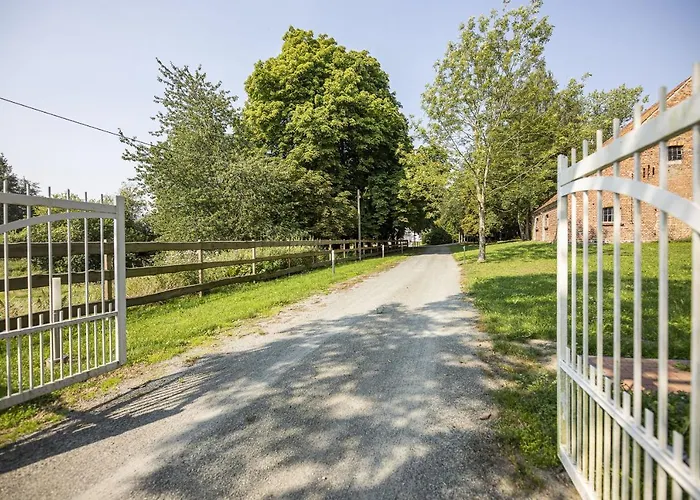 Ruhig Und Idyllische Lage, Strandnah, Gratis Nutzung Vom Ahoi Erlebnisbad Und Sauna In Sellin- Gutshaus Silvitz 04 Appartamento Bergen Auf Rugen