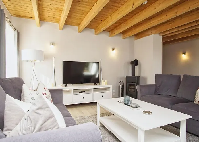 Ruhig Und Idyllische Lage, Strandnah, Gratis Nutzung Vom Ahoi Erlebnisbad Und Sauna In Sellin- Gutshaus Silvitz 04 * Bergen Auf Rugen